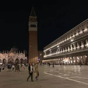 https://luna-di-miele-venice.hotelinveneto.com