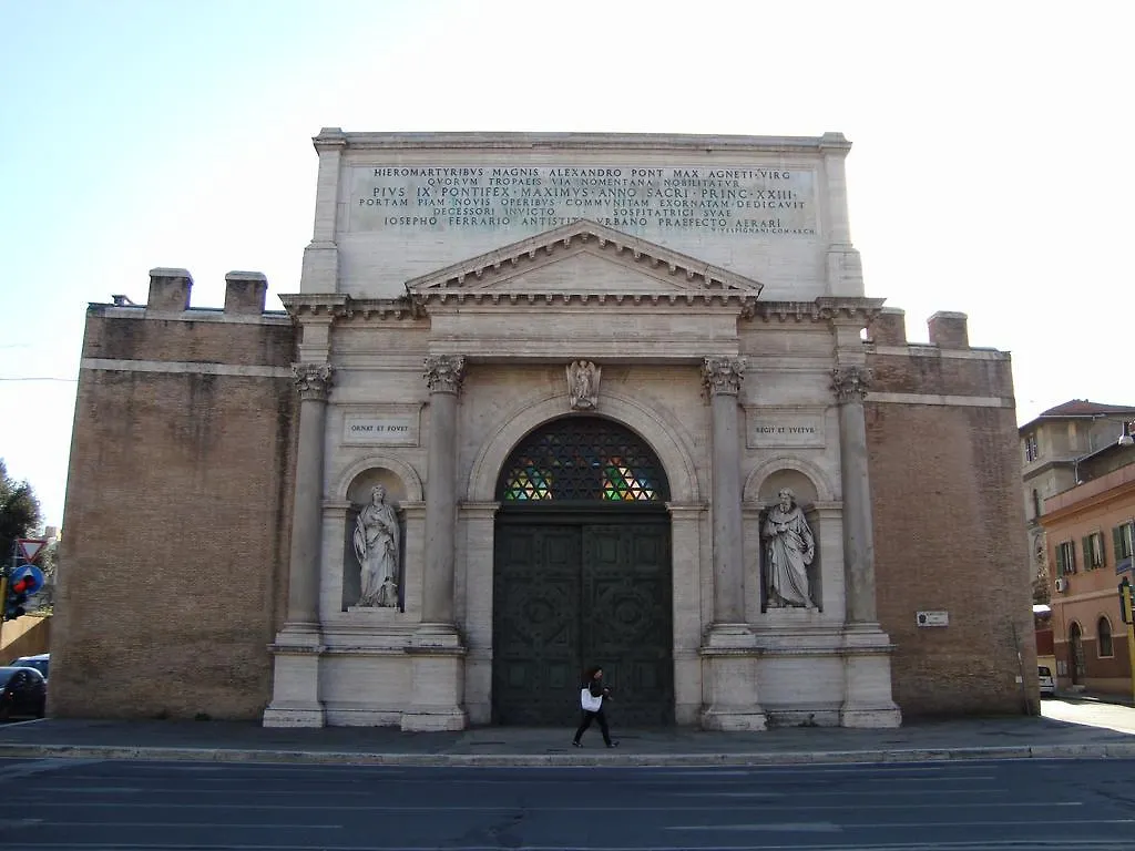 Rooms Hotel Baltico Roma 2*,