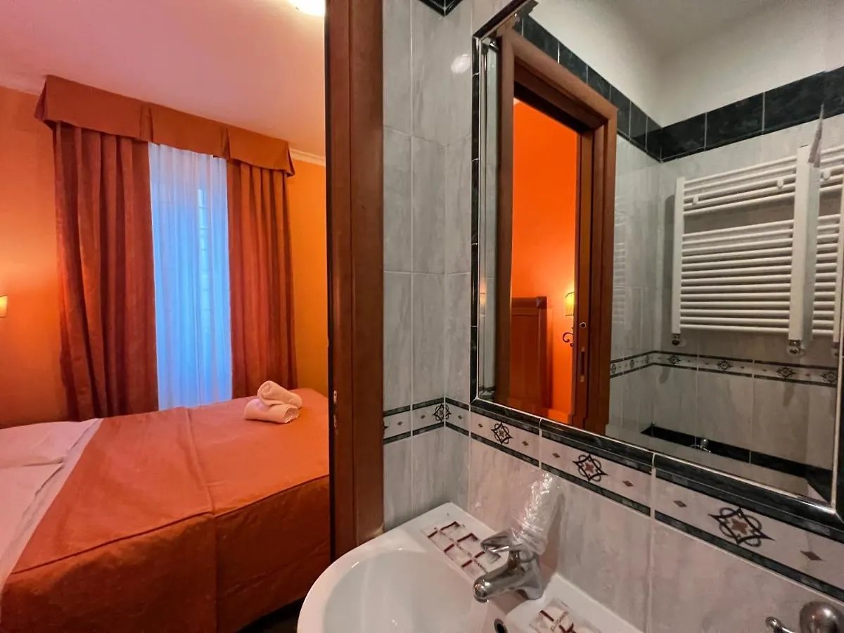 Rooms Hotel Baltico Roma 2*,  Italia