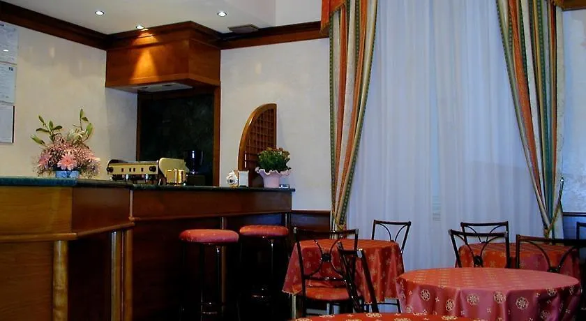 Rooms Hotel Baltico Roma 2*,