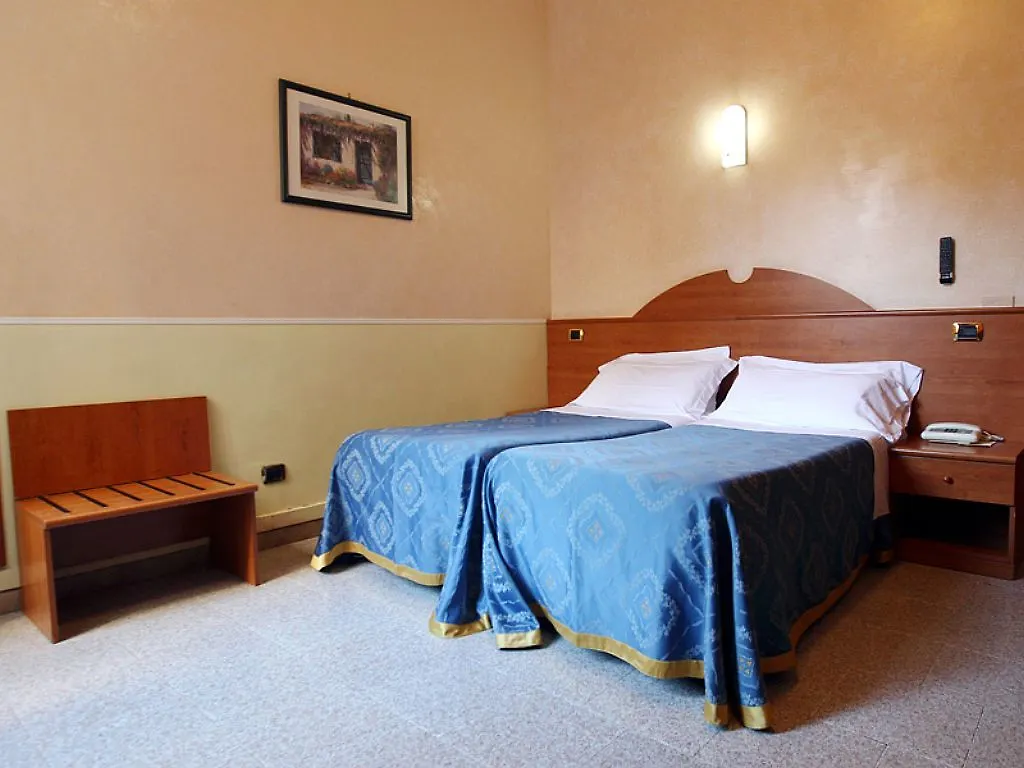 **  Rooms Hotel Baltico Roma Italia