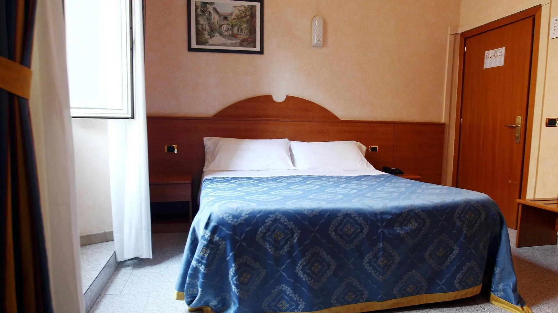 Rooms Hotel Baltico Roma 2*,
